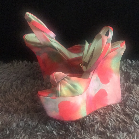 Alice + Olivia by Stacey  bendet Ilisa Watercolor-Print Wedge Sandal - Picture 8 of 8